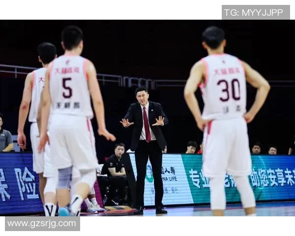 周鹏的篮球传奇之路：从青涩少年到国家队核心的奋斗与荣耀