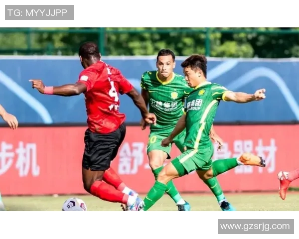 银潮对决中赫国安激战正酣双方球员全力以赴争夺胜利荣耀