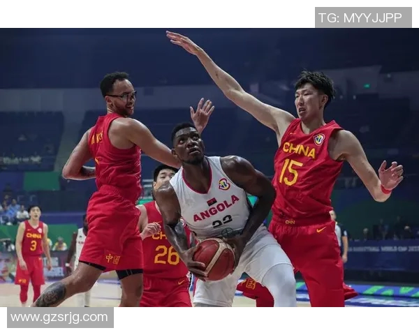 中国男篮迎战安哥拉队全力争胜展现团队实力与拼搏精神