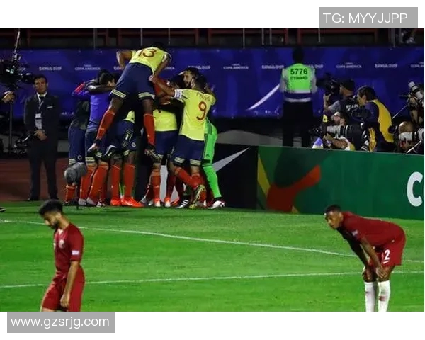 卡塔尔与伊朗足球队激战正酣谁将赢得这场精彩对决